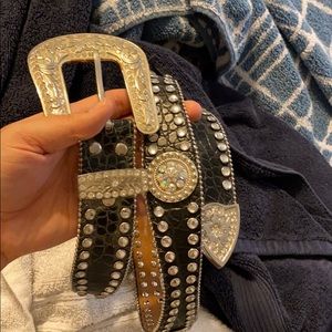 Women’s leather belt